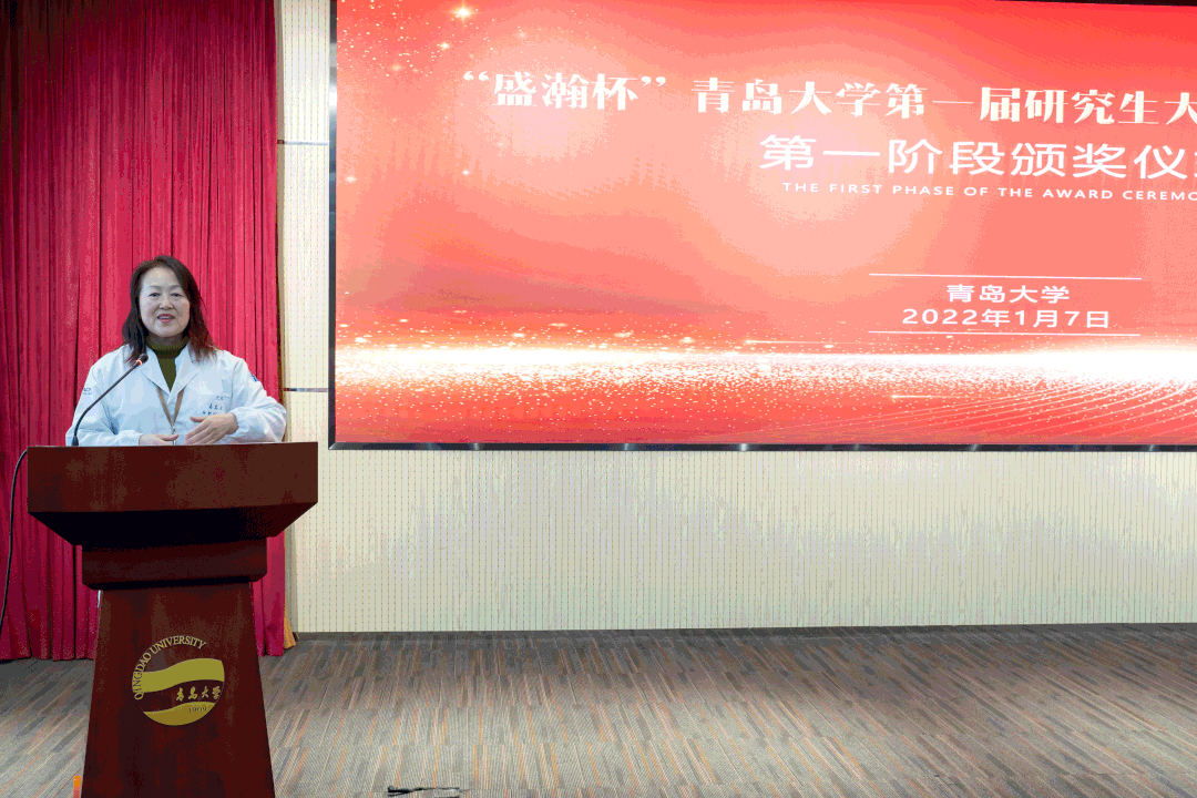 王宗花教授致辭并與嘉賓一同為獲獎同學(xué)頒獎 王宗花教授致辭并與嘉賓一同為獲獎同學(xué)頒獎